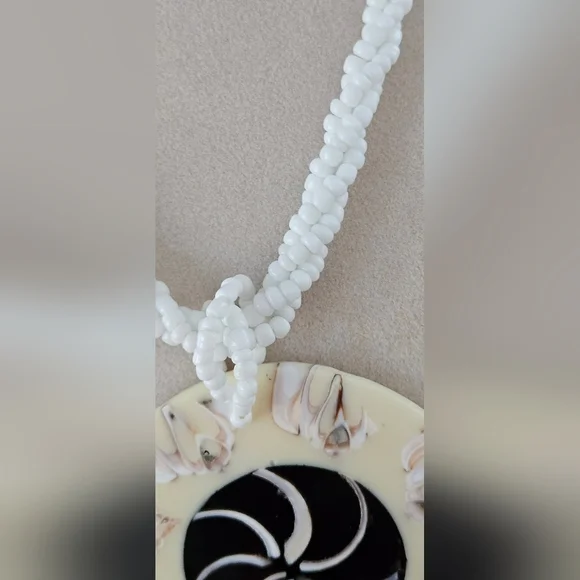 Handpainted Blk & White Design Shell Pendant With 16in Beaded Necklace - Picture 3 of 9